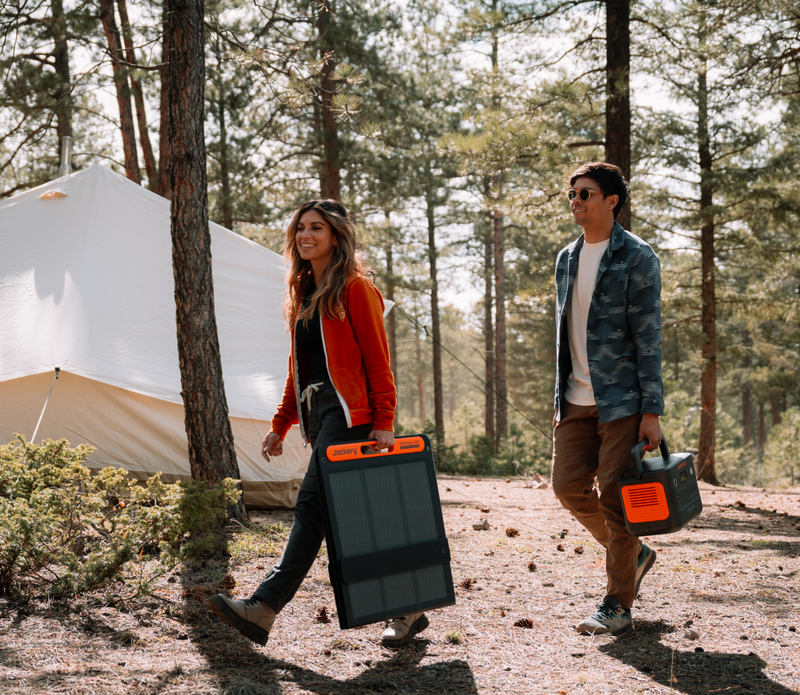 Highlights: carrying the Jackery Explorer 1000 v2 outdoors